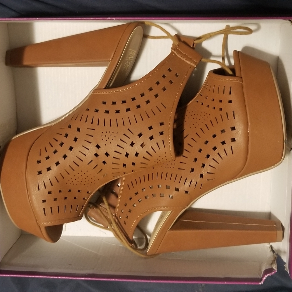 Heels never worn